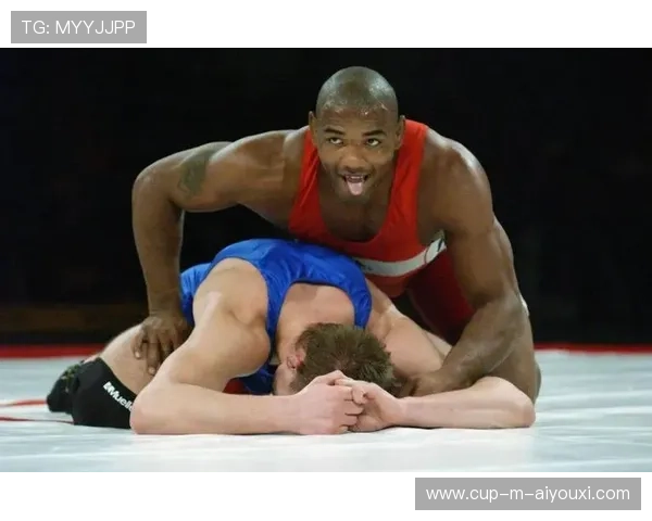 UFC摔跤控制占满整局：地面控场的力量与训练秘籍